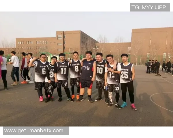 适合不同场合的46码足球鞋推荐让你在球场上尽显风采